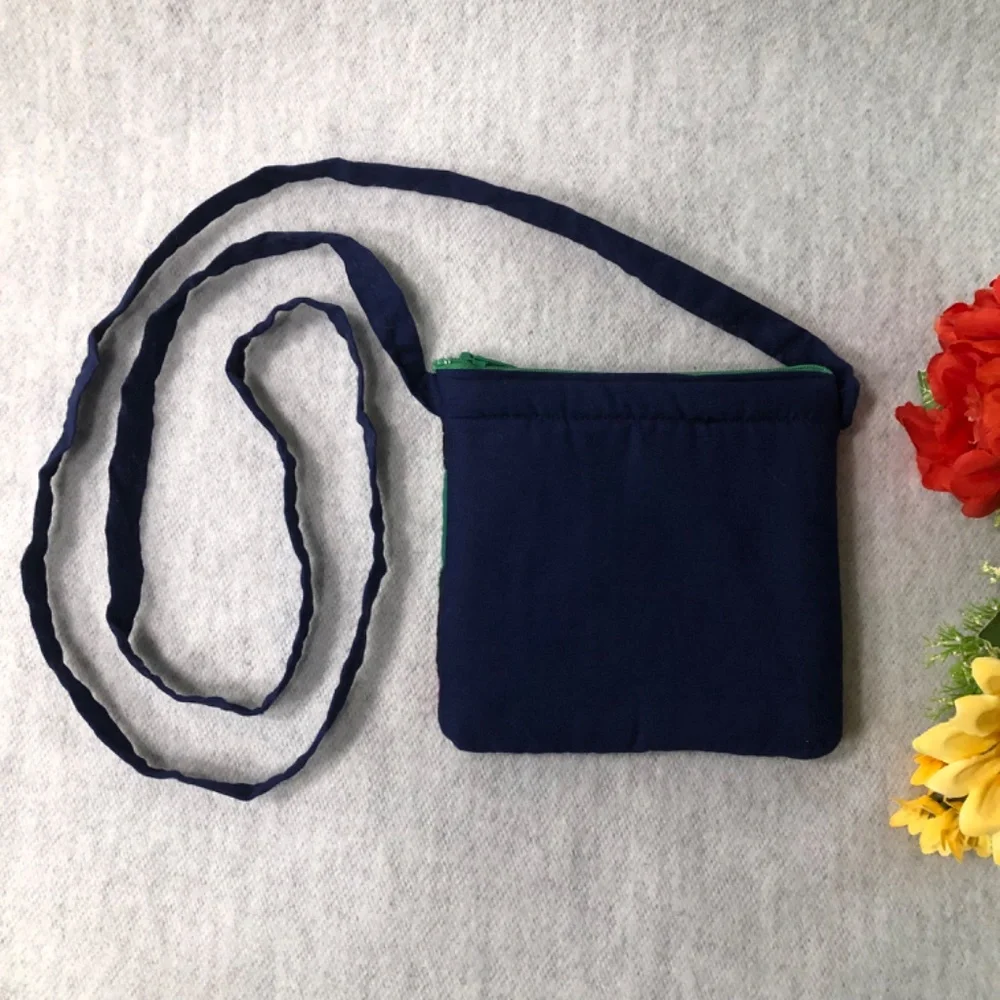 NWOT - Parrot Appliquéd Mini Bag_8